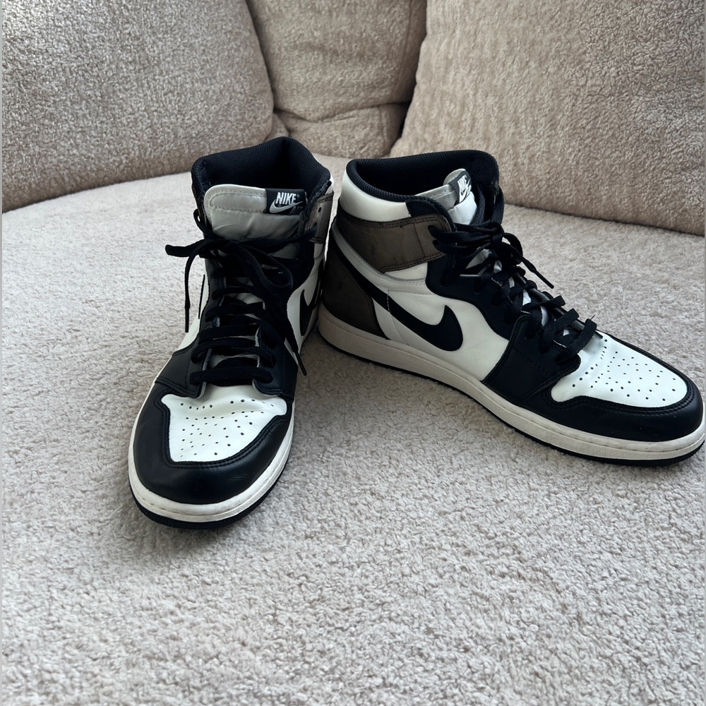 Dark Mocha Nike Men's Black and White Sneakers